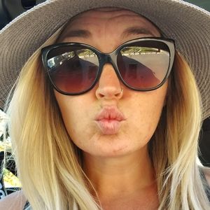 Meet your Posher, Carina